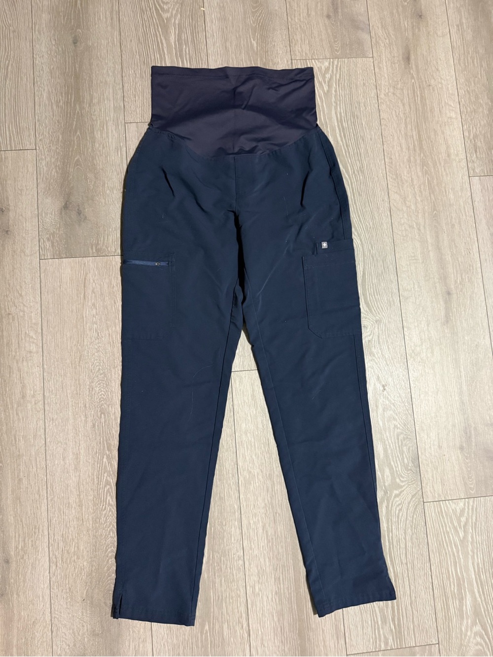 Figs Straight-Leg Maternity Scrub Pants in charcoal sm/tall